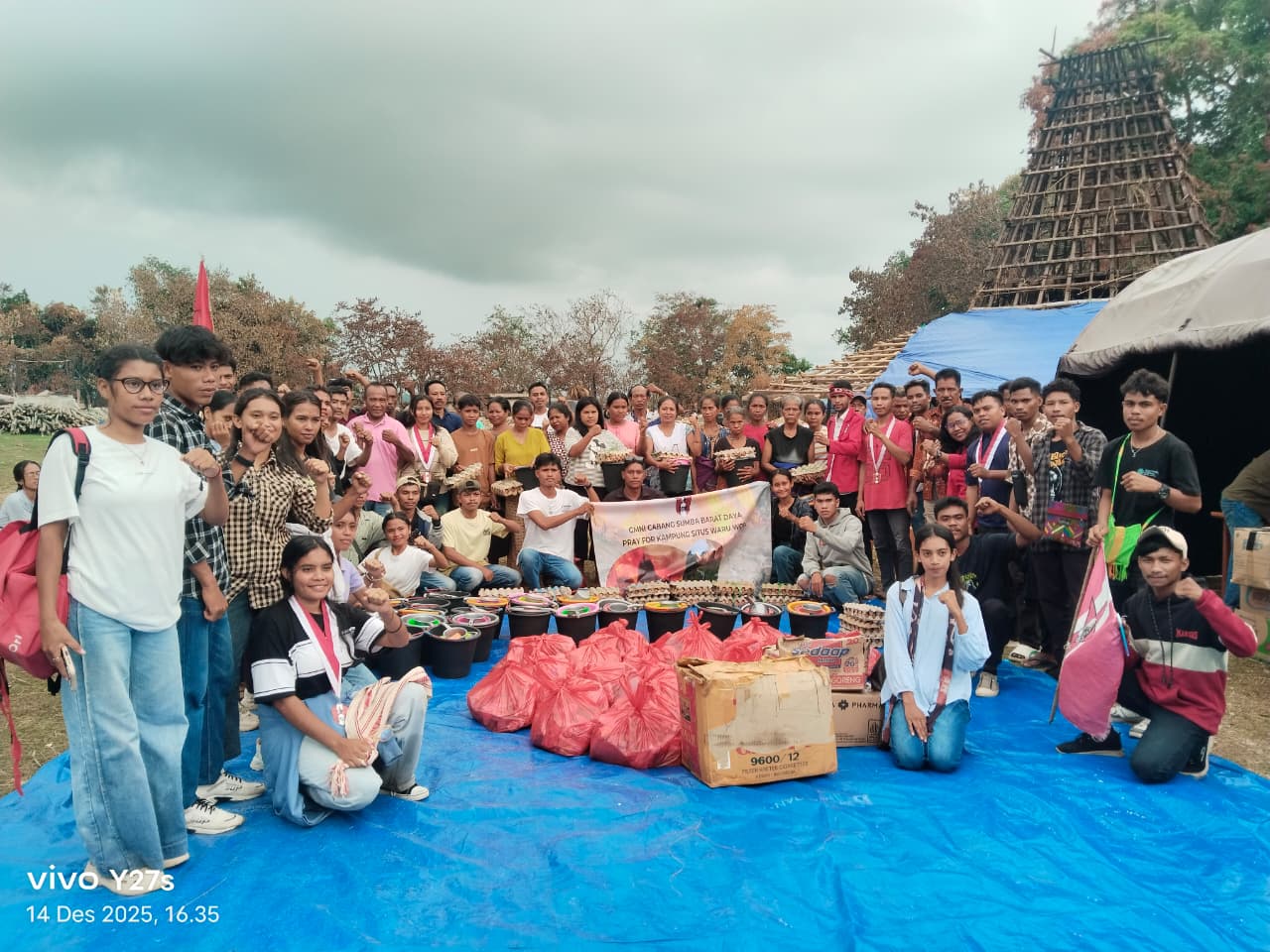 GMNI, Sumba Barat Daya, Salurkan Bantuan, Kemanusiaan, Korban, Kebakaran, Kampung Yaru Wora, Sumba Barat