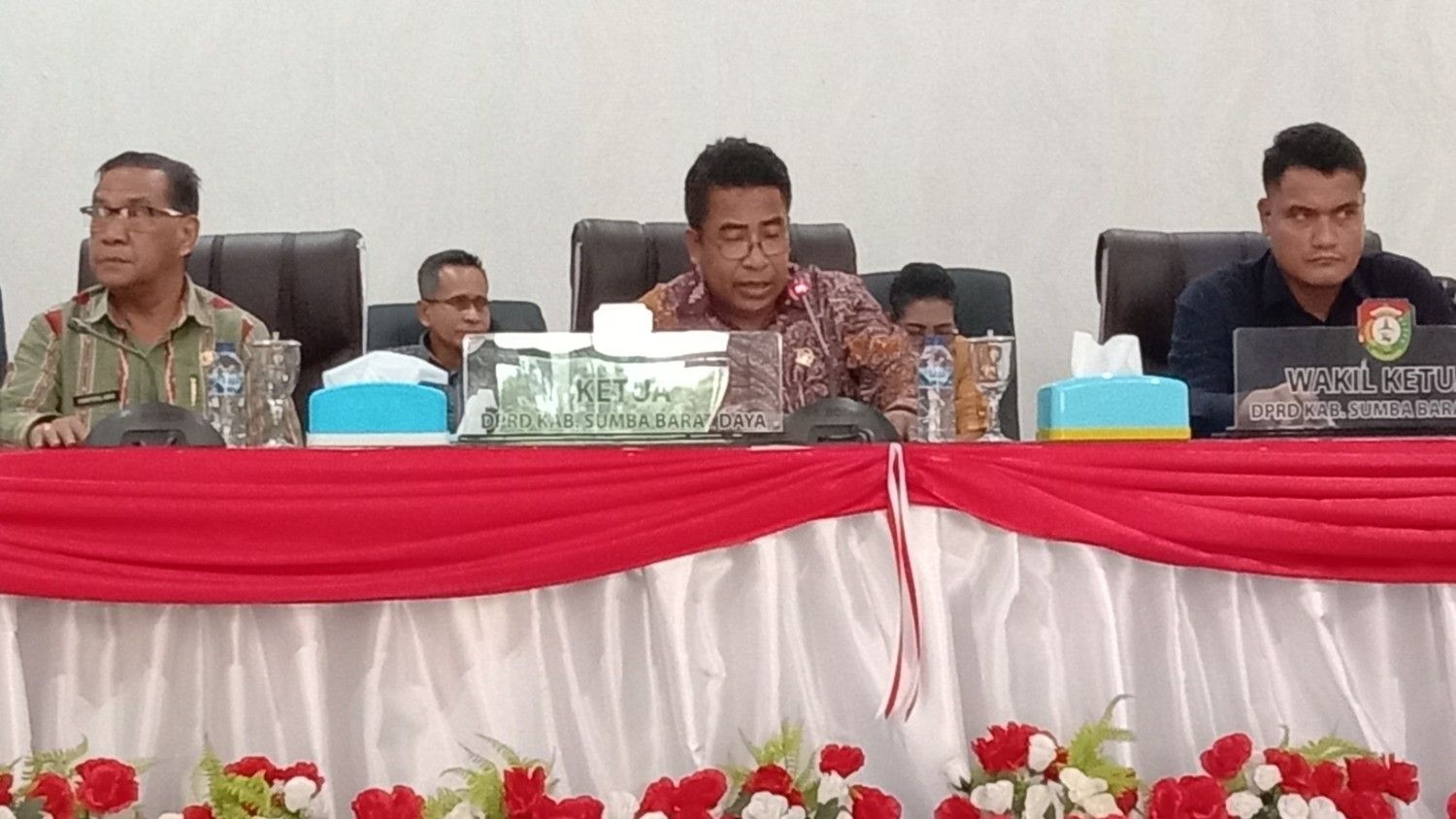 Rapat Paripurna I Masa Sidang I DPRD SBD bersama Pemkab SBD (Johan Sogara/Lintas Sumba)