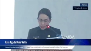 Bupati Sumba Barat Daya (SBD), Ratu Ngadu Bonu Wulla, saat memberikan sambutannya dalam sidang paripurna di DPRD SBD (Johan Sogara/Lintas Sumba)