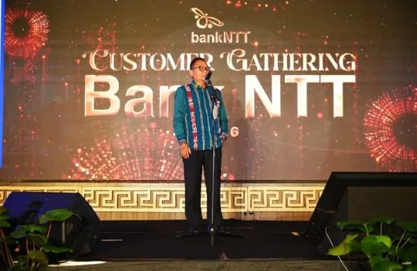 Direktur Utama Bank NTT Charlie Paulus saat menyampaikan arahannya dalam acara Costumer Gathering di Hotel Aston Kupang, Kamis, 12 Februari 2026.(istimewa).