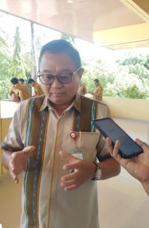 Direktur Utama Bank NTT Charlie Paulus, ketika ditemui Wartawan di Kantor DPRD NTT seusai Paripurna, pada Selasa, 3 Maret 2026.