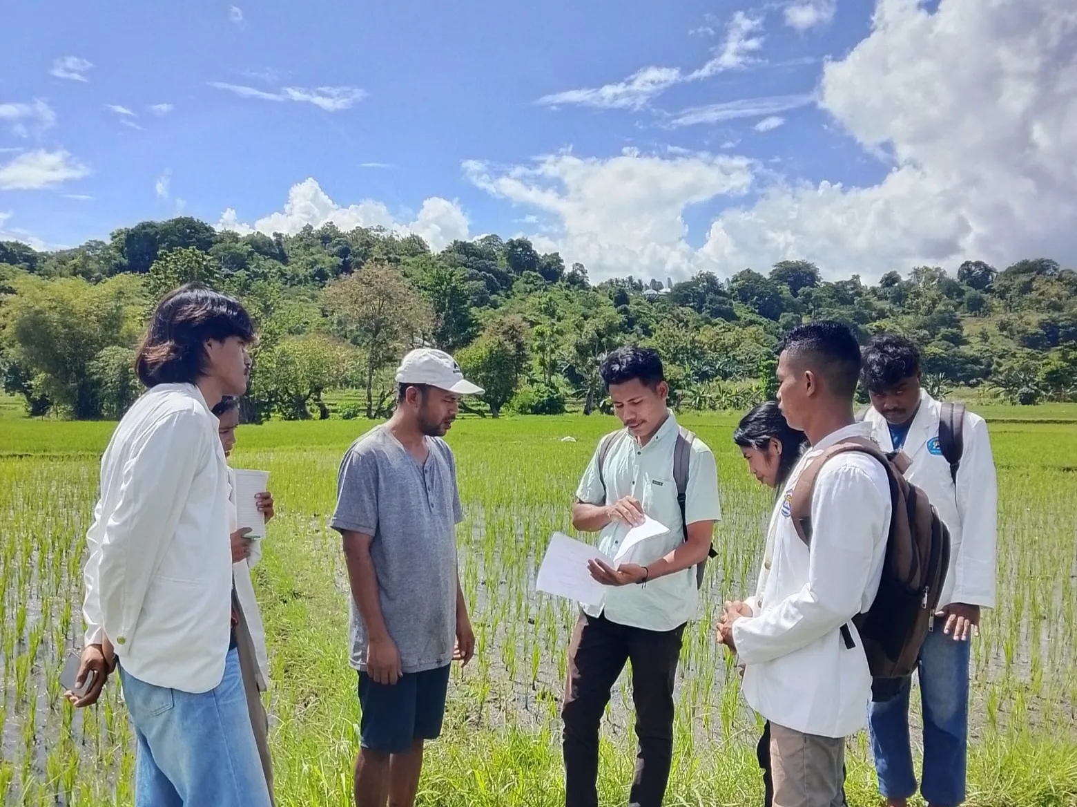 Mahasiswa Unika Weetebula Turun ke Sawah, Intip Potensi Agrowisata Mata Liku