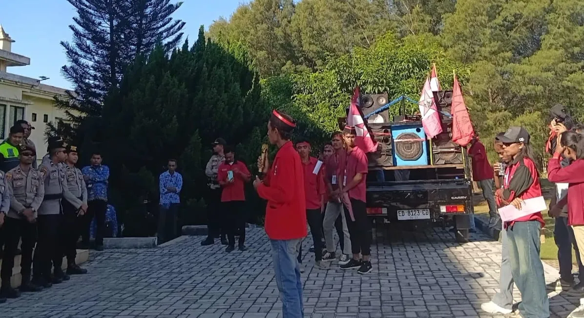 Ketua DPC GMNI SBD Sorot rendanya upah, dan adanya Dugaan Oknum yang melakukan tambang pasir ilegal untuk pembangunan KDMP