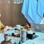 Bupati Sumba Barat Daya (SBD), Ratu Ngadu Bonu Wulla, bersama Wakil Menteri Ekonomi Kreatif, Irene Umar (Atan Tefa/Prokompi Sumba Barat Daya)