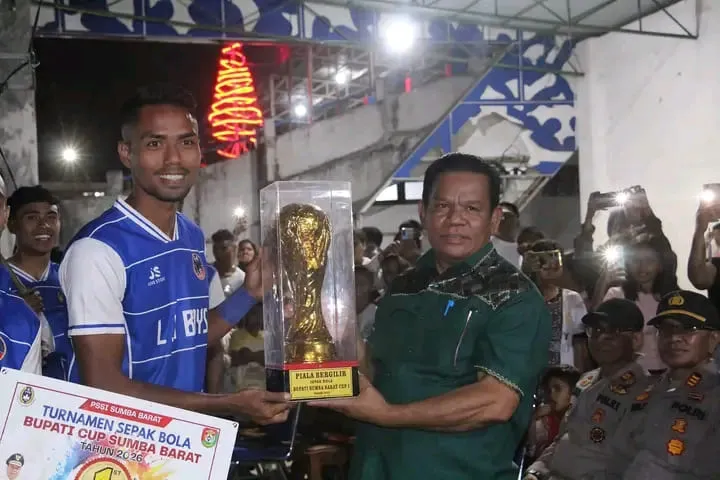 Turnamen Sepak Bola Bupati Sumba Barat Cup 2026 Resmi Ditutup, Sekda: Bupati Cup Bukan Sekadar Mencari Juara, tetapi Ruang Pembinaan Karakter