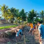 Mahasiswa KKNT Gentaskin di Desa Pahola Bantu Warga Buat Bedengan Sayur untuk Cegah Stunting