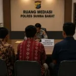 Ilustrasi proses mediasi perkara dugaan pencemaran nama baik di ruang mediasi kepolisian (Lintas Sumba)