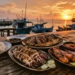 Suasana dan kuliner seafood di kawasan Pelabuhan Waingapu, Sumba Timur, yang menjadi salah satu destinasi favorit wisatawan untuk menikmati hidangan laut saat senja (Johan Sogara/Lintas Sumba)