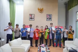 Bupati Sumba Barat Daya (SBD), Ratu Ngadu Bonu Wulla, secara resmi membuka penerbangan perdana maskapai Wings Air rute Labuan Bajo - Tambolaka (Prokompi Sumba Barat Daya)