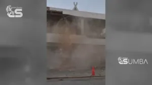 DETIK-DETIK Gedung Kantor Pelabuhan Lorens Say Ambruk Saat Gempa