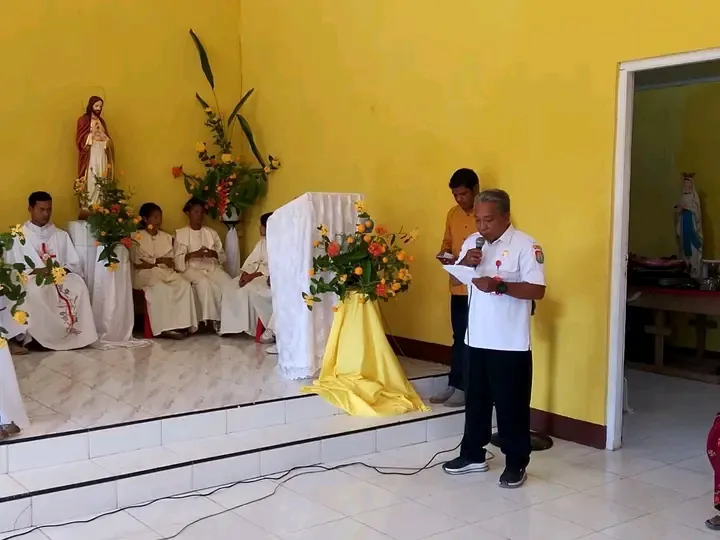 Mewakili Bupati, Kadis Perpustakaan SBD Hadiri Misa Pemberkatan Gereja di Kodi Utara