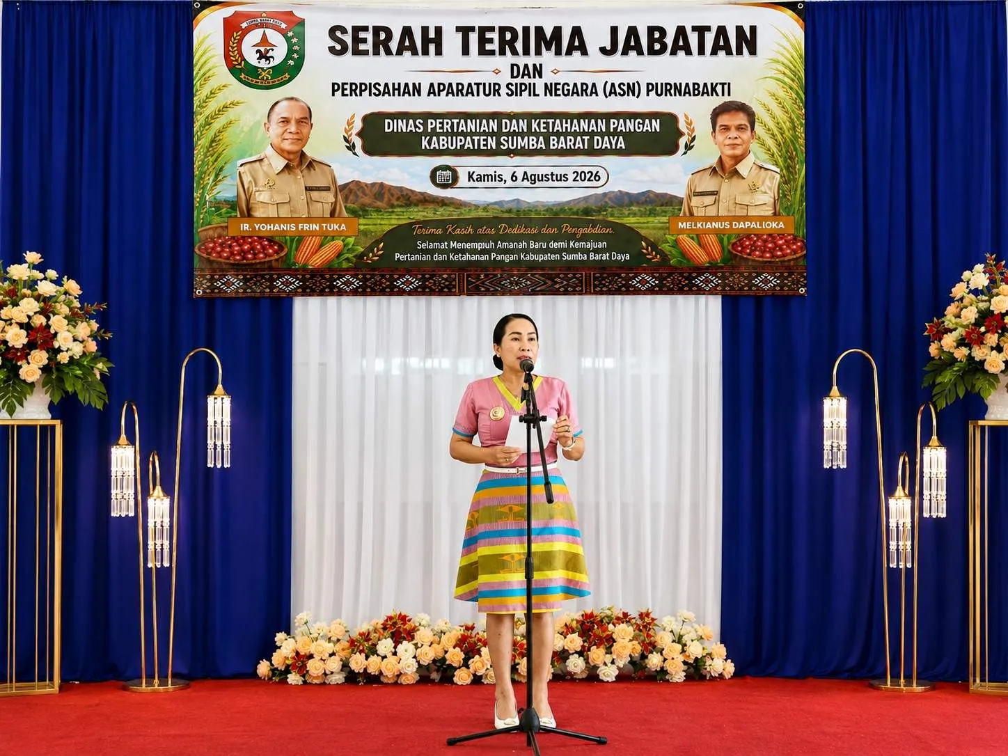 Bupati Sumba Barat Daya (SBD), Ratu Ngadu Bonu Wulla, saat memberikan sambutan dalam acara Sertijab Kepala Dinas Pertanian dan Ketahanan Pangan serta Pelepasan Purna Bakti ASN di Kantor Dinas Pertanian Kabupaten SBD (Johan Sogara/Lintas Sumba)