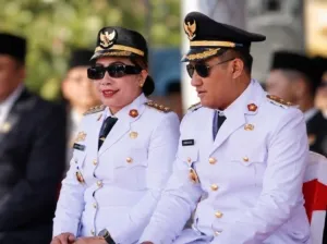 Bupati dan Wakil Bupati SBD, Ratu Ngadu Bonu Wulla dan Dominikus Alphawan Rangga Kaka, dalam momentum HUT ke-81 RI (Johan Sogara/Lintas Sumba)