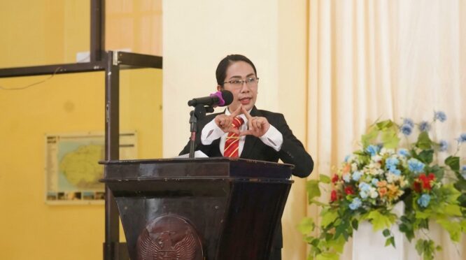 Bupati Ratu Wulla resmi luncurkan Kanal Kominikasi SANG RATU sehingga Urusan Dokumen Kependudukan di Dukcapil SBD Makin Mudah