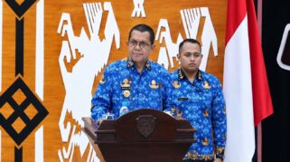 Gubernur NTT, Melki Laka Lena, saat menyampaikan Pengantar Nota Keuangan RAPBD Pemprov NTT Tahun Anggaran 2027 dalam Rapat Paripurna DPRD (Johan Sogara/Lintas Sumba)